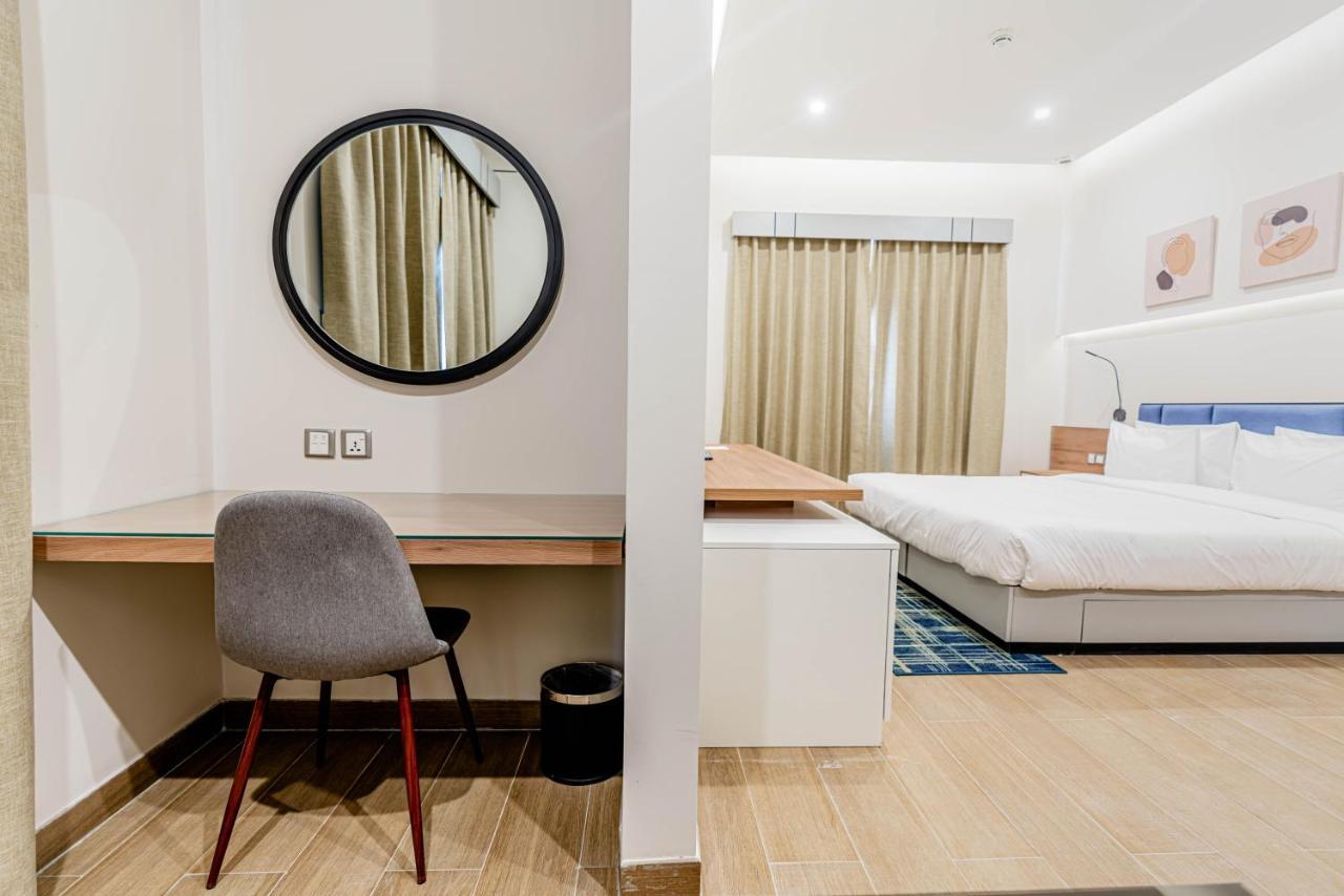 Resivation Hotel Дубай Екстериор снимка