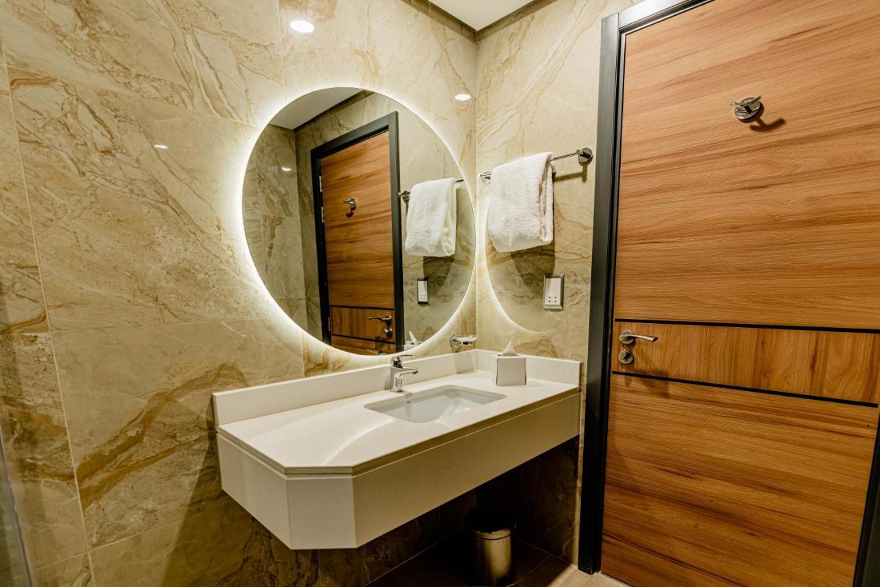 Resivation Hotel Дубай Екстериор снимка