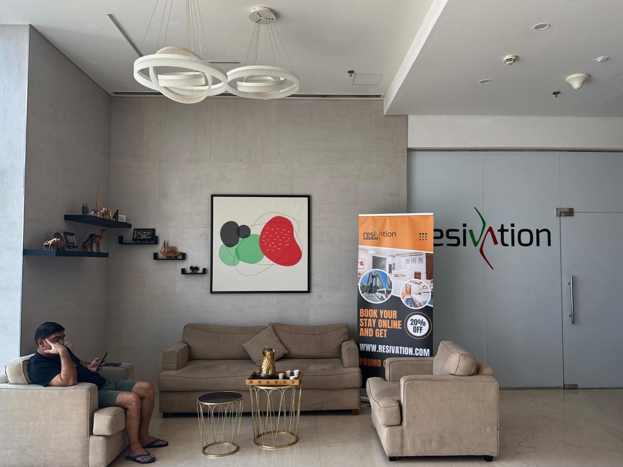 Resivation Hotel Дубай Екстериор снимка